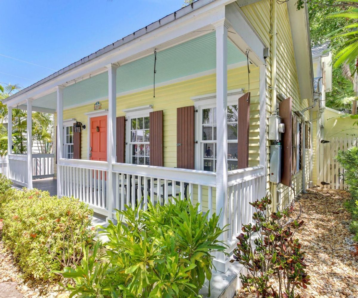 1019 Whitehead St entrance and porch with side yard