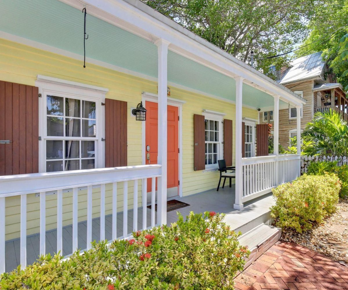 1019 Whitehead St front porch